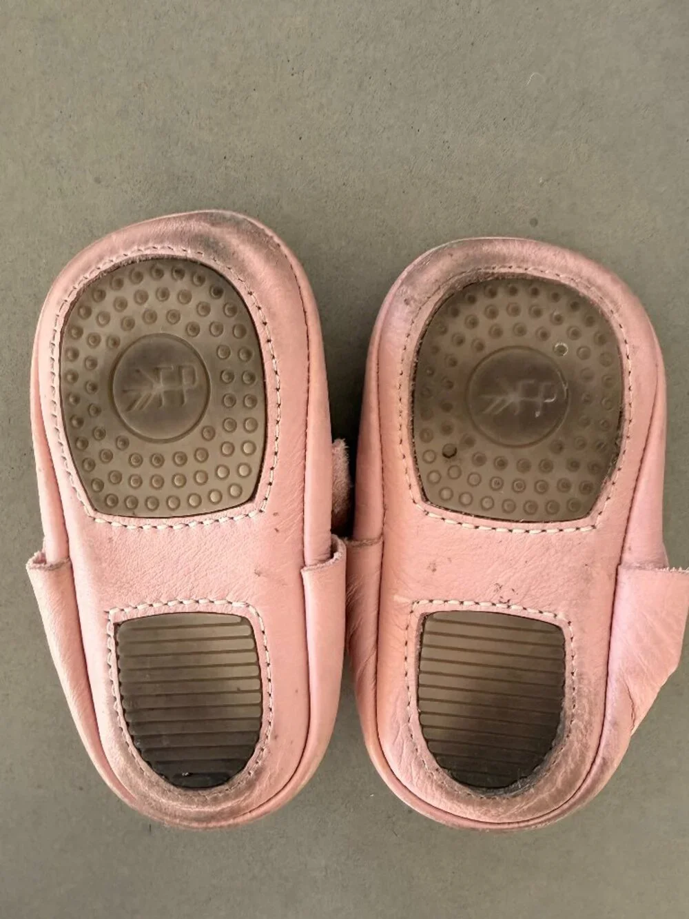 Freshly Picked Girls Pink Leather Bow Slip-On Shoes Size 4